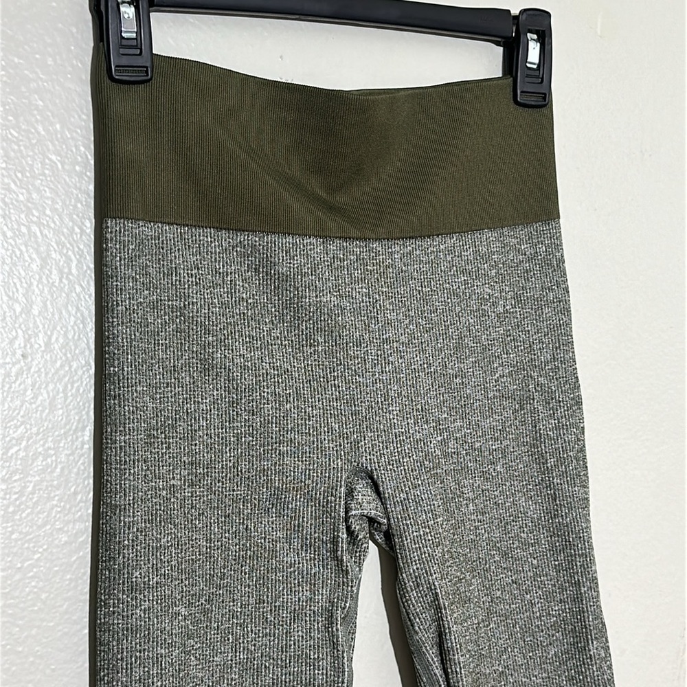 Aerie Gray and Green Color-Block Leggings - Picture 2 of 4